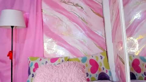 Jessy online show from April 19, 2026, 2:49 pm