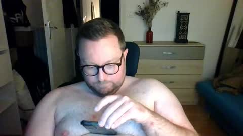 jeuneloup92 online show from January 7, 2026, 5:48 pm