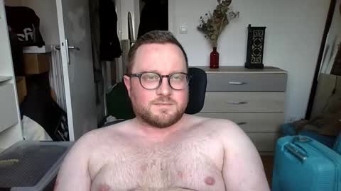 jeuneloup92 online show from February 27, 2026, 4:07 pm