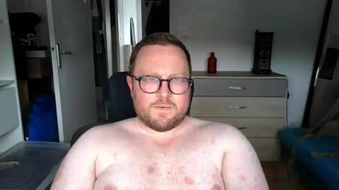 jeuneloup92 online show from June 3, 2026, 4:12 pm