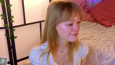 Snapshot of jewellhogan chatting on May 27, 2026, 8:17 pm Gwen online show from May 27, 2026, 8:17 pm