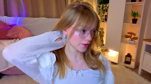 Snapshot of jewellhogan chatting on May 28, 2026, 8:17 pm Gwen online show from May 28, 2026, 8:17 pm