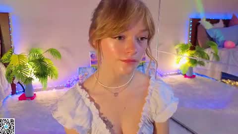 Snapshot of jewellhogan chatting on June 20, 2026, 8:11 pm Gwen online show from June 20, 2026, 8:11 pm
