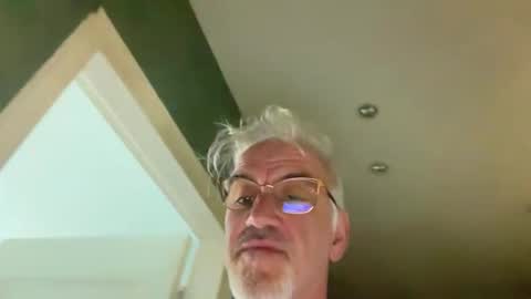 Snapshot of jewlronny chatting on May 4, 2026, 7:04 am jewlronny online show from May 4, 2026, 7:04 am