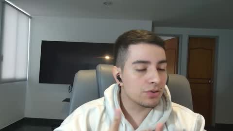 Jhoan Saenz online show from November 11, 2025, 9:26 pm