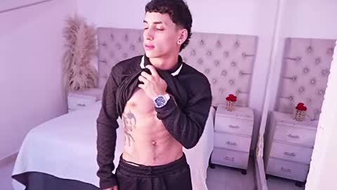 jhoanleandro online show from April 26, 2026, 5:38 am