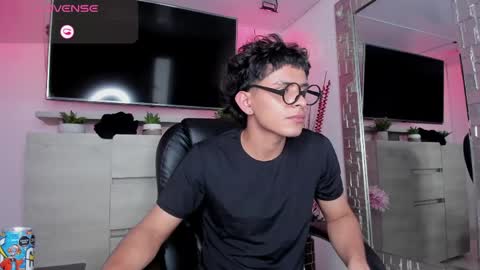 Snapshot of jhonny_blake_ chatting on May 27, 2026, 8:17 pm JHONNATHAN online show from May 27, 2026, 8:17 pm