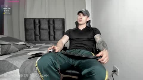 Jhonaiker online show from December 15, 2025, 10:25 pm