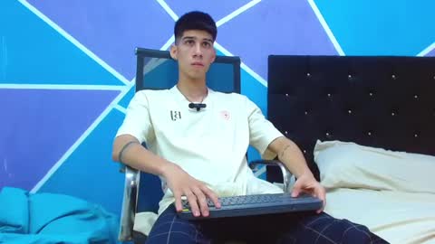 Snapshot of jhony_sex3 chatting on February 5, 2025, 7:18 am jhony_sex3 online show from February 5, 2025, 7:18 am