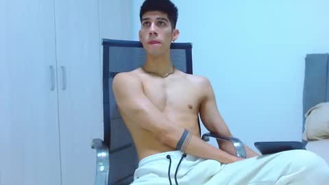 Snapshot of jhony_sex3 chatting on October 10, 2025, 7:07 am jhony_sex3 online show from October 10, 2025, 7:07 am