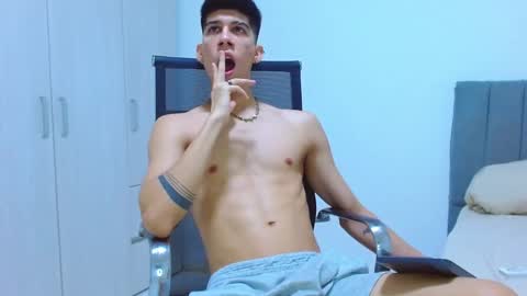 Snapshot of jhony_sex3 chatting on October 17, 2025, 6:49 am jhony_sex3 online show from October 17, 2025, 6:49 am