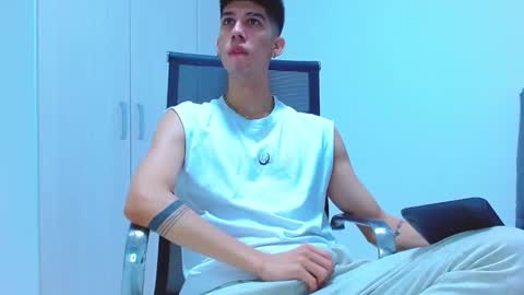 Snapshot of jhony_sex3 chatting on October 28, 2025, 4:05 am jhony_sex3 online show from October 28, 2025, 4:05 am