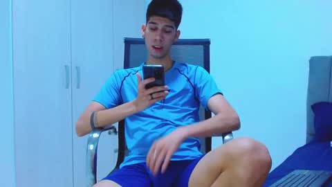 Snapshot of jhony_sex3 chatting on November 4, 2025, 7:13 pm jhony_sex3 online show from November 4, 2025, 7:13 pm