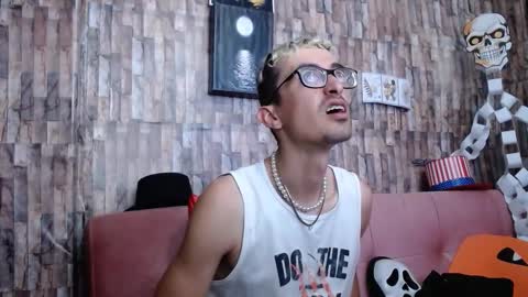 Snapshot of jhosuamoore2 chatting on October 19, 2025, 6:52 pm jhosuamoore2 online show from October 19, 2025, 6:52 pm