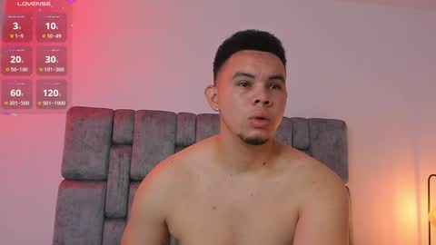 Snapshot of jhotta_foxx chatting on June 1, 2026, 10:06 am Jhonatan80 online show from June 1, 2026, 10:06 am