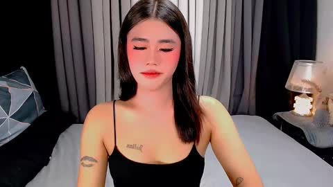 jhuliana_and_charles_room online show from December 4, 2025, 3:38 am