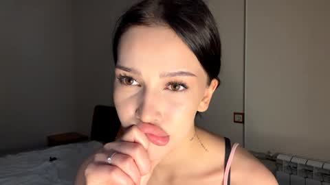 Kate online show from May 4, 2026, 1:29 pm