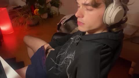 Kitty online show from November 30, 2025, 9:30 pm