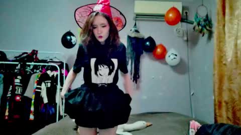 Joannatompson online show from October 19, 2025, 12:00 am