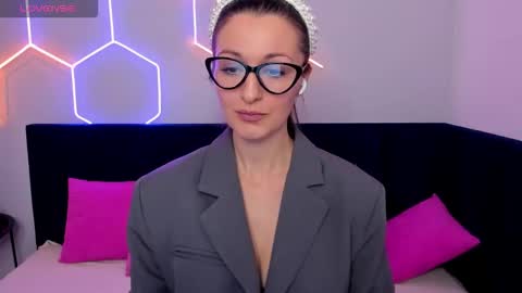 Joan online show from December 19, 2025, 1:45 am