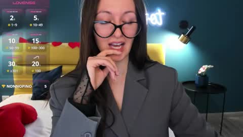 Joan online show from March 6, 2026, 1:35 am