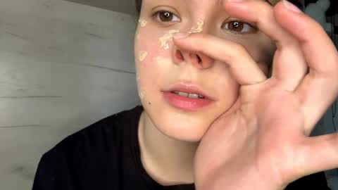 Mila online show from April 26, 2026, 10:24 am