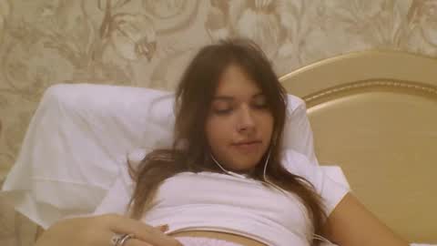 Jennifer online show from September 23, 2025, 11:30 pm