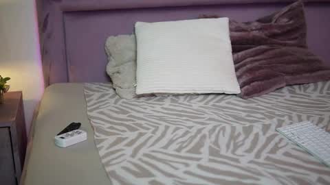  Joelle  online show from December 1, 2025, 10:15 pm