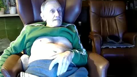 Snapshot of johan7_heet chatting on December 11, 2024, 4:31 pm johan7 heet online show from December 11, 2024, 4:31 pm