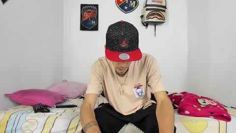 Snapshot of johan_and_antonella chatting on December 11, 2024, 4:39 am johan_and_antonella online show from December 11, 2024, 4:39 am