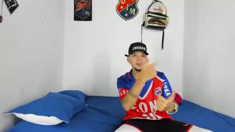 Snapshot of johan_and_antonella chatting on December 17, 2025, 3:29 pm johan_and_antonella online show from December 17, 2025, 3:29 pm