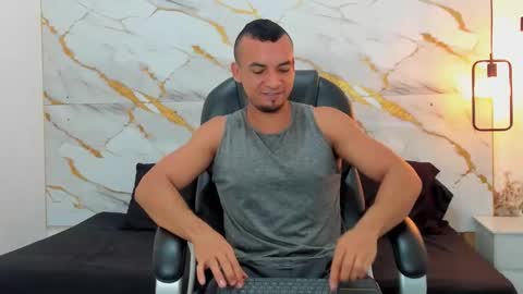 Snapshot of johan_miller1 chatting on November 17, 2025, 11:05 am johan online show from November 17, 2025, 11:05 am