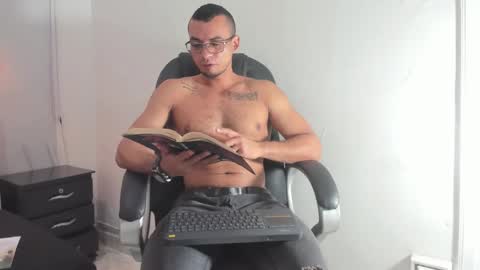 Snapshot of johan_miller1 chatting on November 22, 2025, 1:21 pm johan online show from November 22, 2025, 1:21 pm