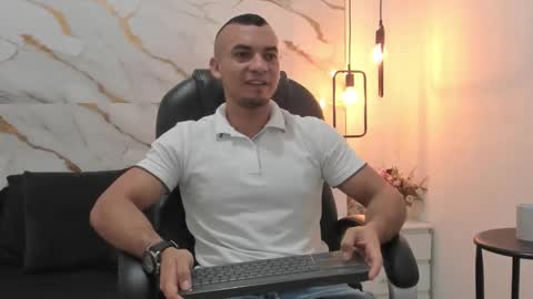 Snapshot of johan_miller1 chatting on November 26, 2025, 10:49 am johan online show from November 26, 2025, 10:49 am