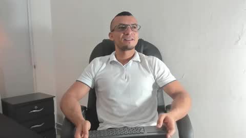 Snapshot of johan_miller1 chatting on November 29, 2025, 10:51 am johan online show from November 29, 2025, 10:51 am