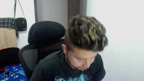 JOHAN independient model online show from September 26, 2025, 2:32 pm