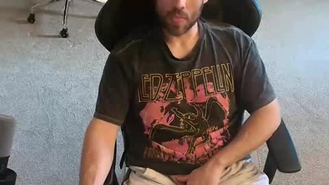 john_donson online show from April 28, 2026, 11:43 pm
