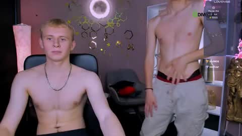 Snapshot of john_lik chatting on May 21, 2026, 7:21 pm John online show from May 21, 2026, 7:21 pm