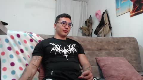 Snapshot of john_s117 chatting on July 1, 2026, 8:41 pm JOHN online show from July 1, 2026, 8:41 pm