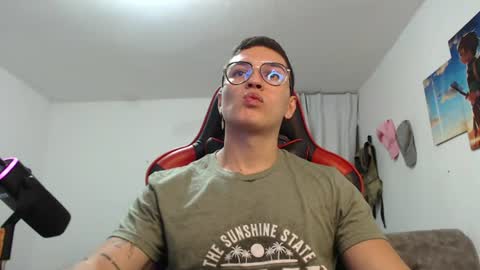 Snapshot of john_s117 chatting on July 25, 2026, 10:07 pm JOHN online show from July 25, 2026, 10:07 pm