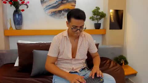 Snapshot of johnbelrose chatting on October 13, 2025, 6:52 pm johnbelrose online show from October 13, 2025, 6:52 pm