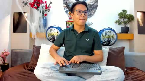 Snapshot of johnbelrose chatting on November 1, 2025, 7:49 pm johnbelrose online show from November 1, 2025, 7:49 pm