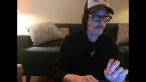 Snapshot of johneelicks chatting on October 17, 2025, 9:34 am Johnee online show from October 17, 2025, 9:34 am