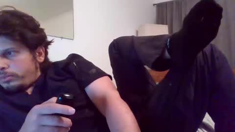 johnjohn online show from October 3, 2025, 2:08 am