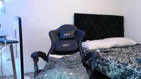 Snapshot of johnklleyn chatting on December 23, 2024, 9:51 pm john online show from December 23, 2024, 9:51 pm