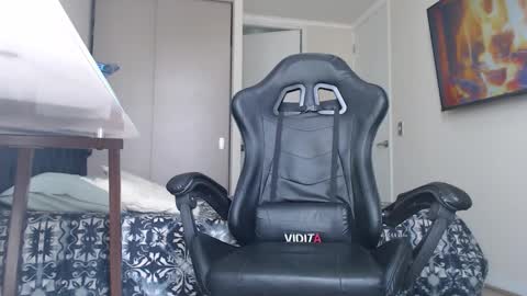 Snapshot of johnklleyn chatting on September 17, 2025, 5:58 pm john online show from September 17, 2025, 5:58 pm