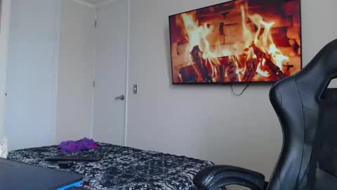 Snapshot of johnklleyn chatting on September 19, 2025, 5:57 pm john online show from September 19, 2025, 5:57 pm