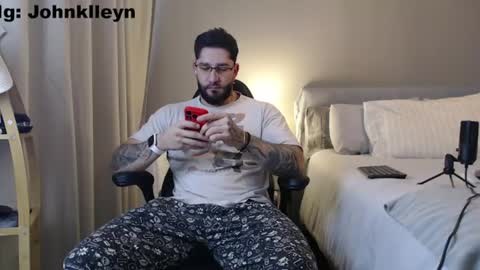 Snapshot of johnklleyn chatting on July 6, 2026, 8:22 pm john online show from July 6, 2026, 8:22 pm
