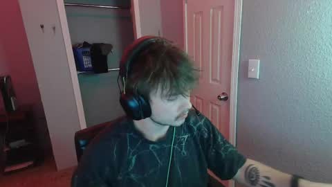 Snapshot of johnlights0 chatting on December 5, 2025, 6:11 am John Lights online show from December 5, 2025, 6:11 am