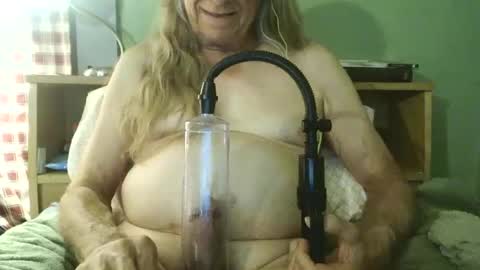 Snapshot of johnnieq1971 chatting on May 29, 2026, 1:36 am johnnieq1971 online show from May 29, 2026, 1:36 am
